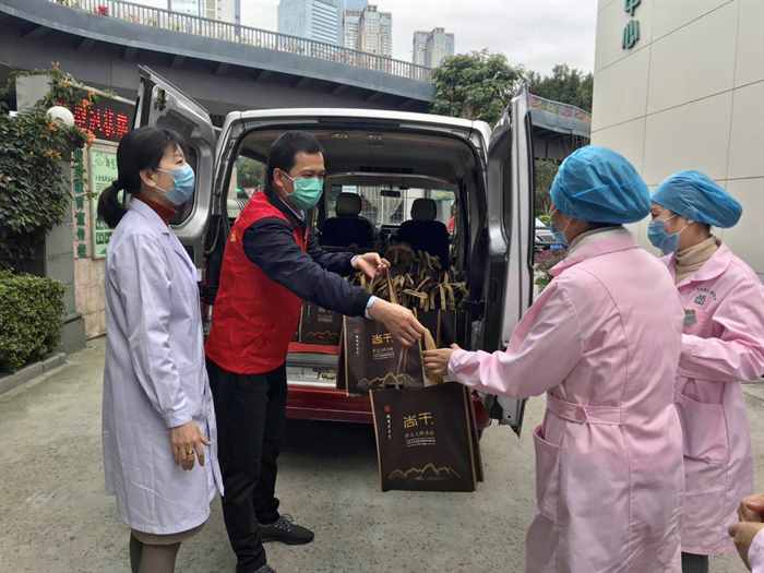 喜報(bào)：福州尚干餐飲公司榮獲第六屆“誠信先進(jìn)單位”、公司董事長鄭炳春榮獲“誠信工作先進(jìn)個(gè)人”